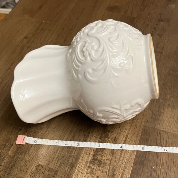 Elegant White Ceramic Pitcher and Bowl Set - Picture 10 of 11